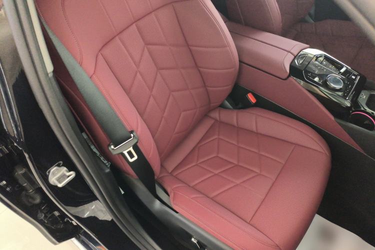 Used BMW 5 Series 2025 525Li M Sport Package Right Front Seat