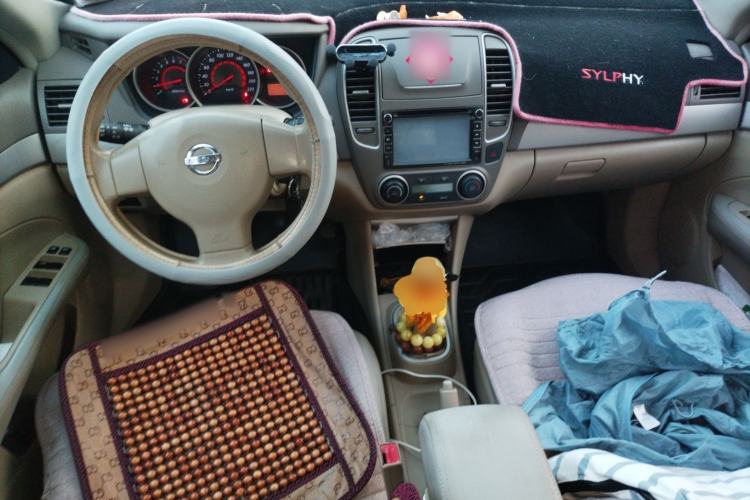 Used Nissan Sylphy 2012 Classic 1.6XE Manual Comfort Edition Center Console