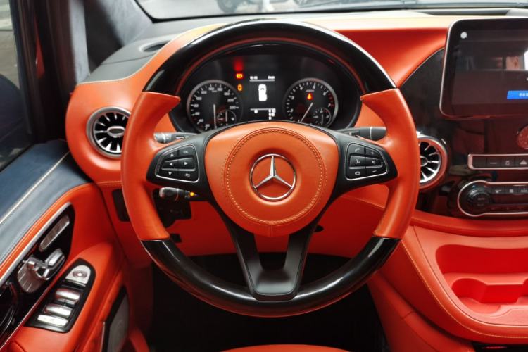 Used Mercedes-Benz Vito 2023 2.0T Elite Version 7 Seats Steering Wheel