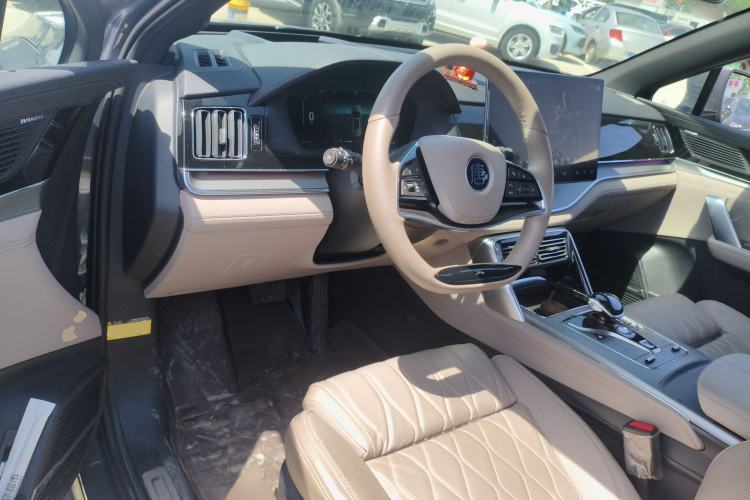 Used BYD Tang New Energy 2024 EV Champion Edition 730KM Deluxe Model Center Console