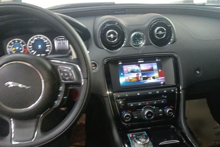 Used Jaguar XJ 2016 XJL 2.0T Two-Wheel-Drive Elegant Business Edition
