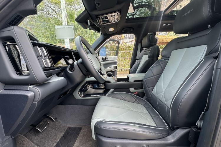 Used Formula Leopard Leopard 5 2023 Navigator Edition