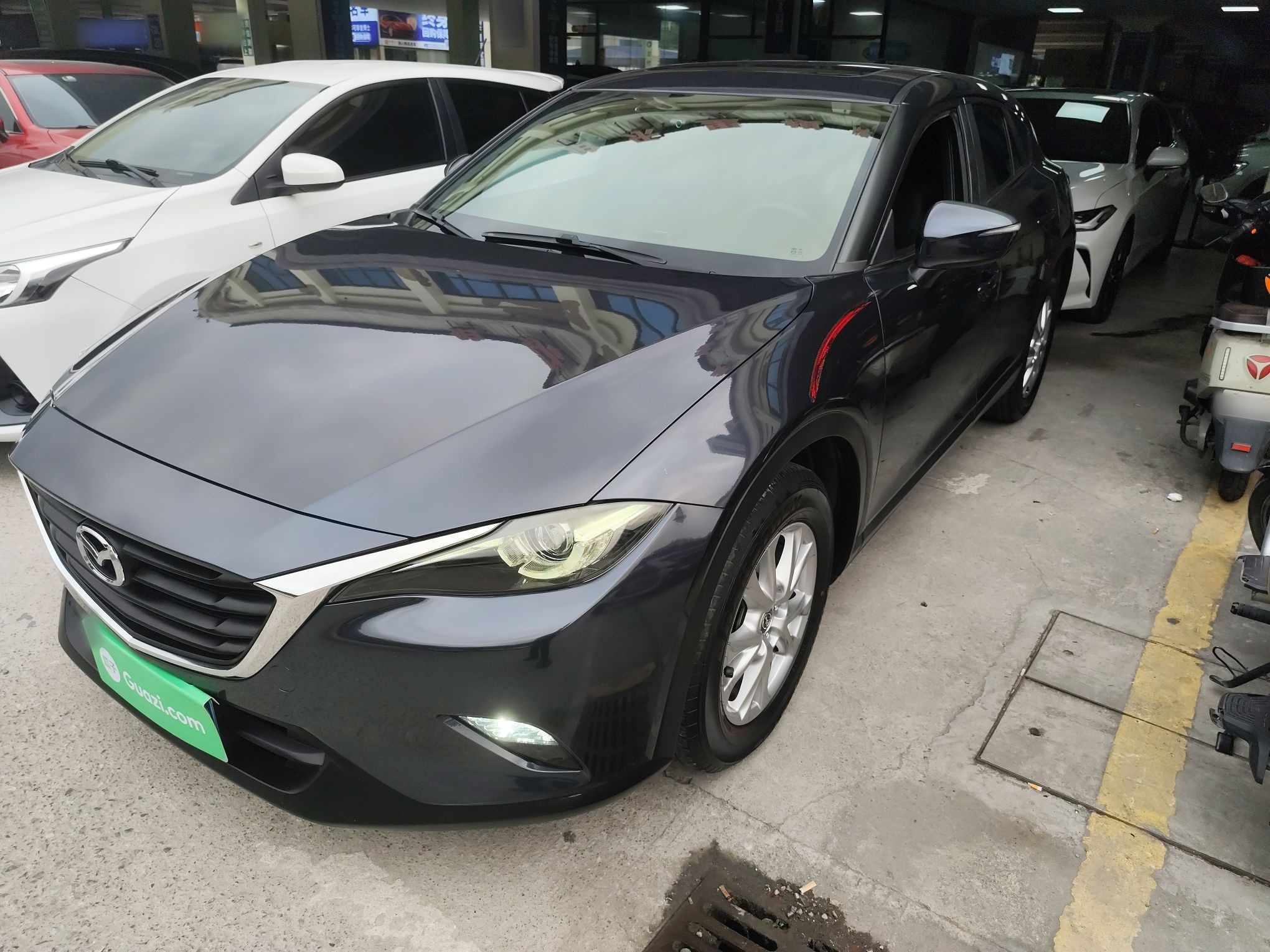 Под передней частью автомобиля