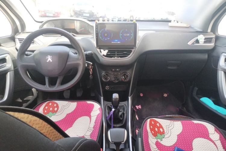 Used Peugeot 2008 2014 1.6L Manual Trend Edition Center Console