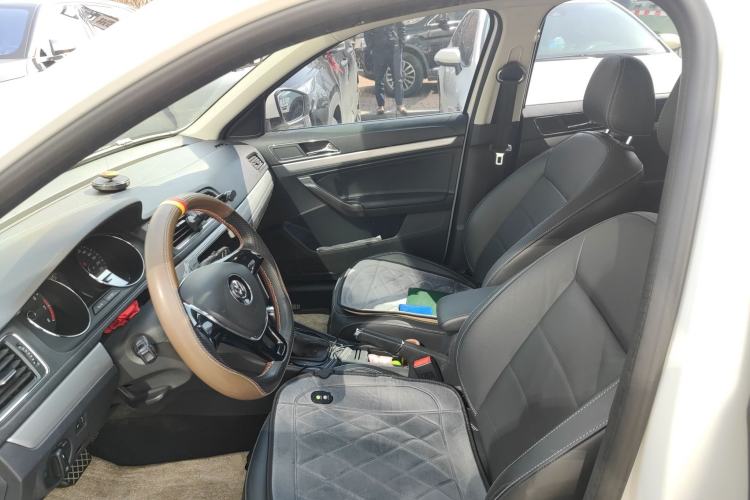 Used Volkswagen Gran Lavida 2015 230TSI DSG Comfort Edition
