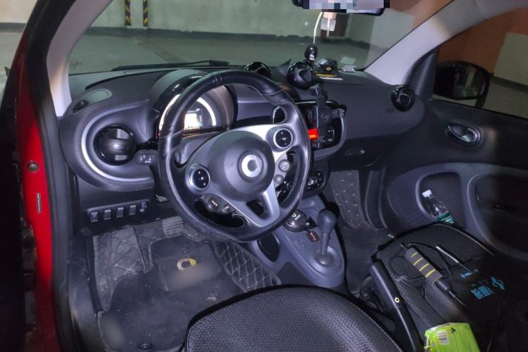 Used smart fortwo 2018 1.0L 52kW Hardtop Passion Edition China V Standard Center Console