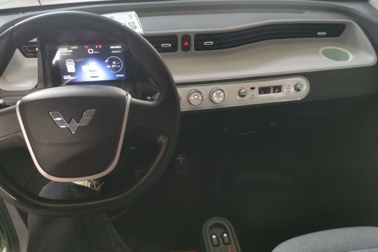 Used Wuling Hongguang MINIEV 2022 Macaron Premium Model – Lithium Iron Phosphate Center Console