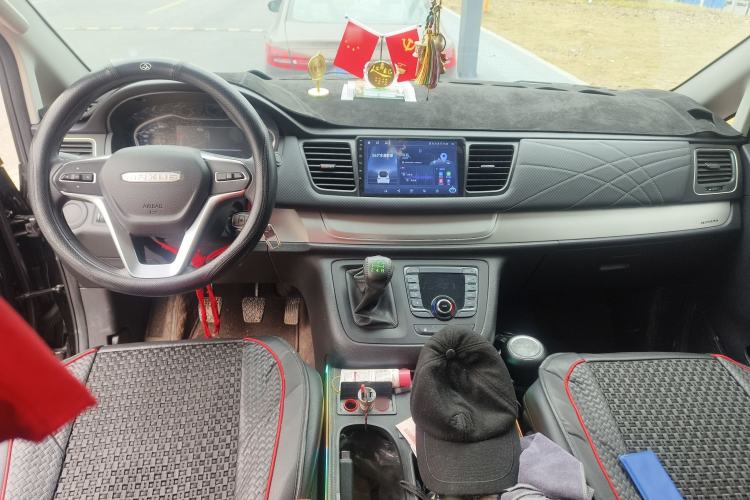 Used SAIC MAXUS G10 2025 2.0L Manual Multi-Function Version Gasoline 7 Seats Center Console