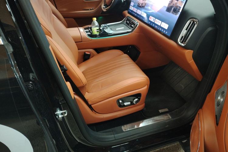 Used Geely Galaxy M9 2025 Model 210km Four-Wheel-Drive Leading Edition
