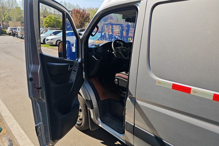 Used Foton Toano 2024 Geely Xianghuo 2.5T Manual Long Wheelbase Ultra-High Roof with Rear Dual Tires 3-Seater