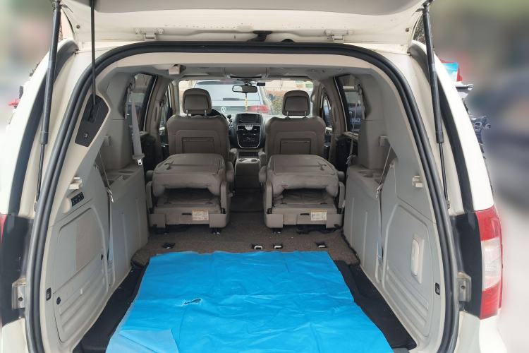 Used Chrysler Grand Voyager 2013 3.6L Luxury Edition Trunk