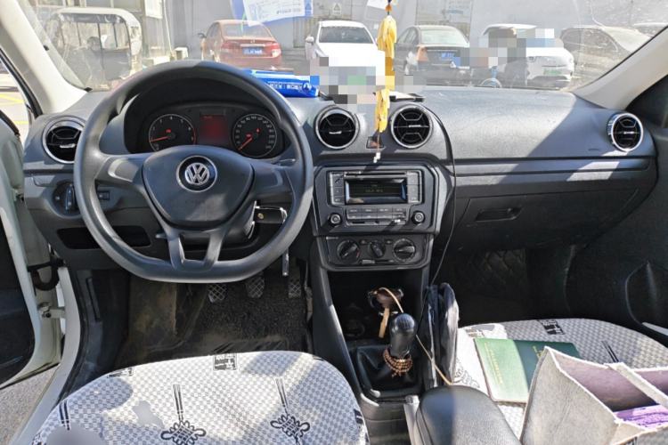 Used Volkswagen Jetta 2019 Dream Edition 1.5L Manual Fashion Version Center Console