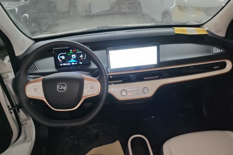 Used Chery QQ Domi 2025 Model 405km Comfort Edition Center Console