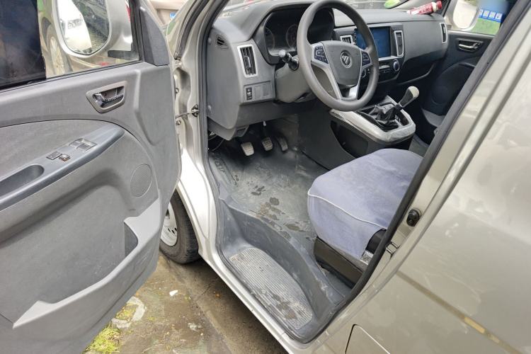 Used Foton Scenic G5 2022 2.0L Gasoline Commercial Version Open-Window 5/6-Seater 1TZS Driver Seat