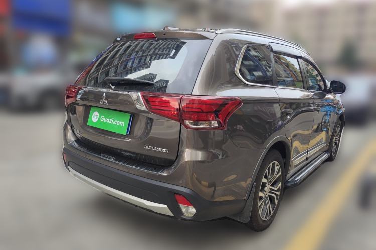 Used Mitsubishi Outlander 2018 2.0L Two-Wheel Drive Glory Edition 5 Seats Rear Right 45 Deg