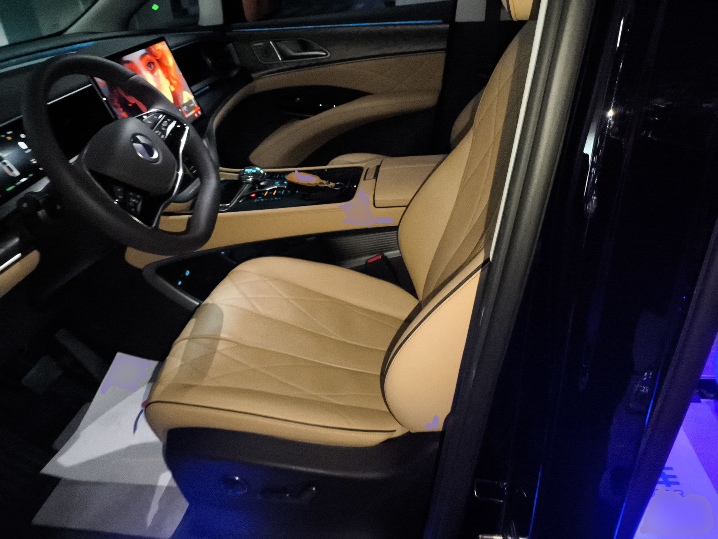 المقاعد الأمامية داخل السيارة