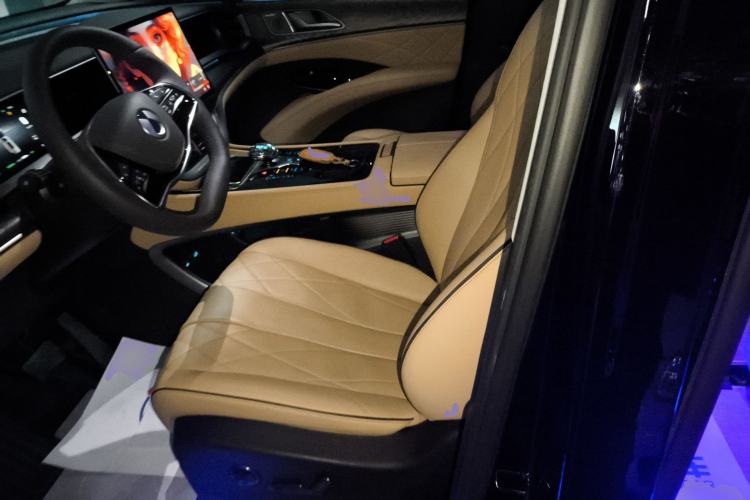 Used Denza D9 2024 DM-i 980 Four-Wheel Drive Prestige Model
