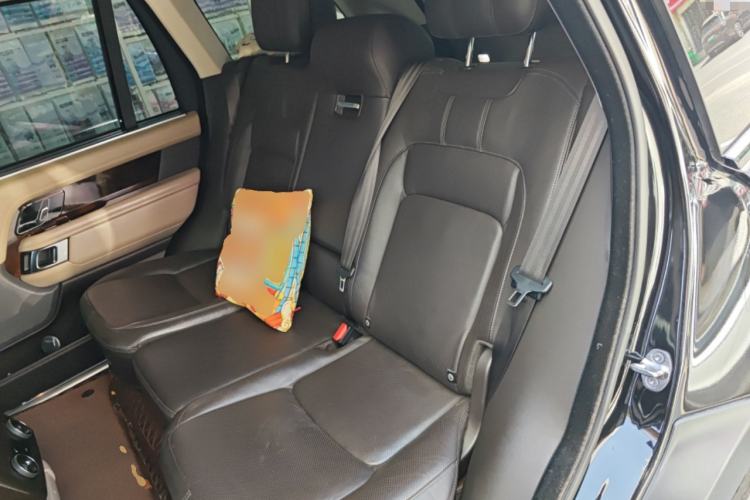 Used Land Rover Range 2022 3.0 L6 400 PS Classic Extended Version Left Rear Seat