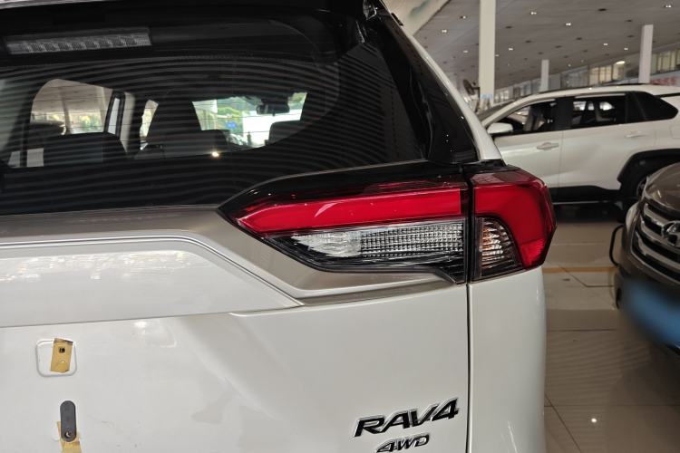 Used Toyota RAV4 2021 2.0L CVT Four-Wheel Drive Premium Edition