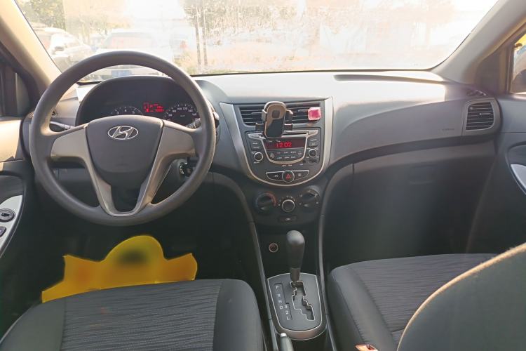 Used Hyundai Verna Ray 2016 1.4L Automatic Leading-Edge GLX