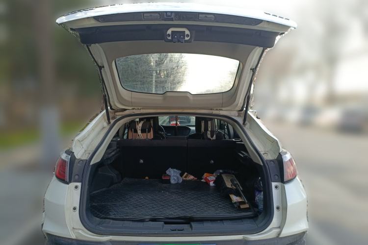 Used Venucia T90 2017 2.0L Manual Fashion Edition Trunk