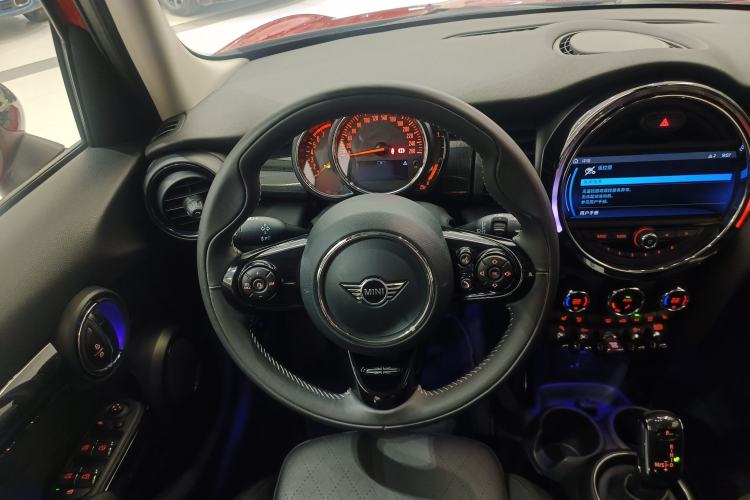 Used MINI MINI 2018 1.5T COOPER Artist Five-Door Edition
