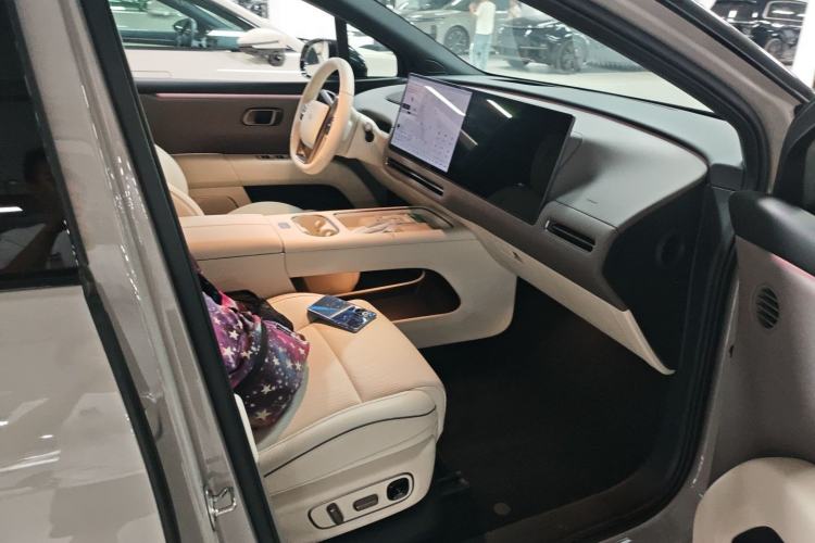 Used Li Auto i6 2025 Model Two-Wheel-Drive Standard Type