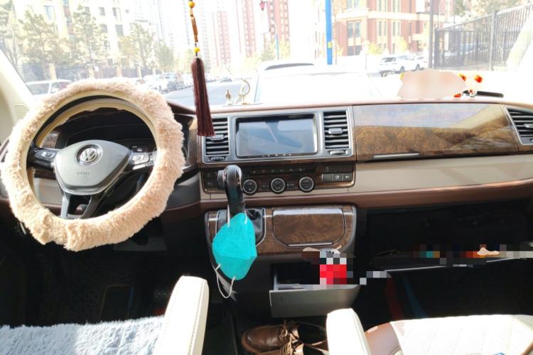 Used Volkswagen Caravelle 2018 2.0 TSI 4x4 Luxury Edition 7-Seater Center Console