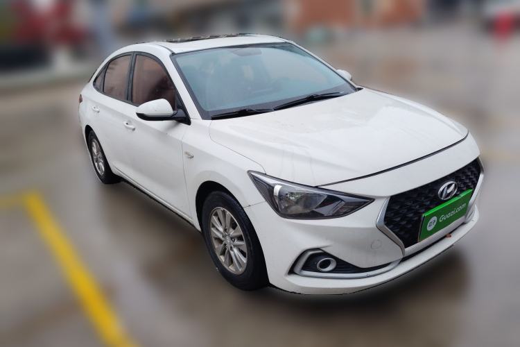 Used Hyundai Celesta 2017 1.6L Automatic Enjoyment Version GLS Front Right 45 Deg