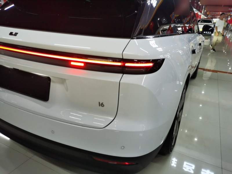 Used Li Auto i6 2025 Model Four-Wheel-Drive Standard Type — 7