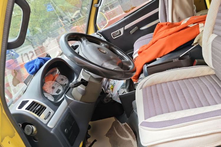 Used Golden Dragon Hiace 2010 2.8T Standard-Height Advanced Version GW2.8TC-2 Left Front Seat