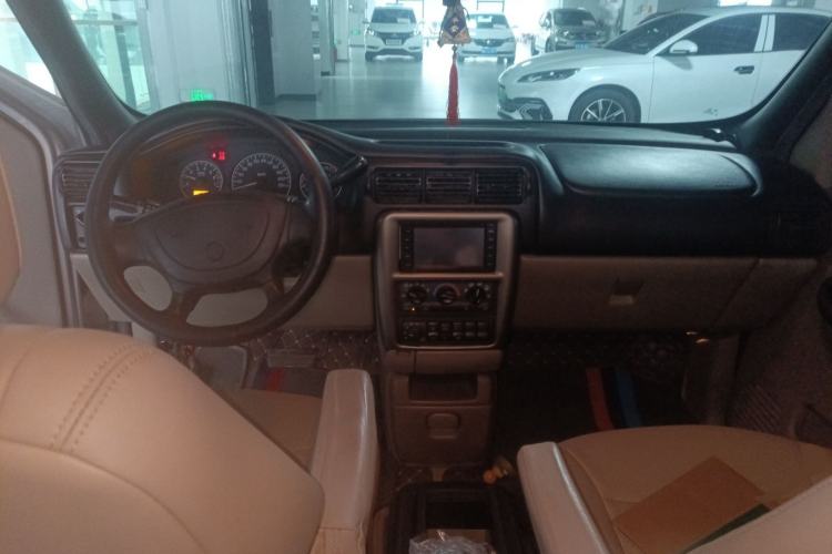 Used Buick GL8 2005 2.5L CT1 Comfort Model Center Console