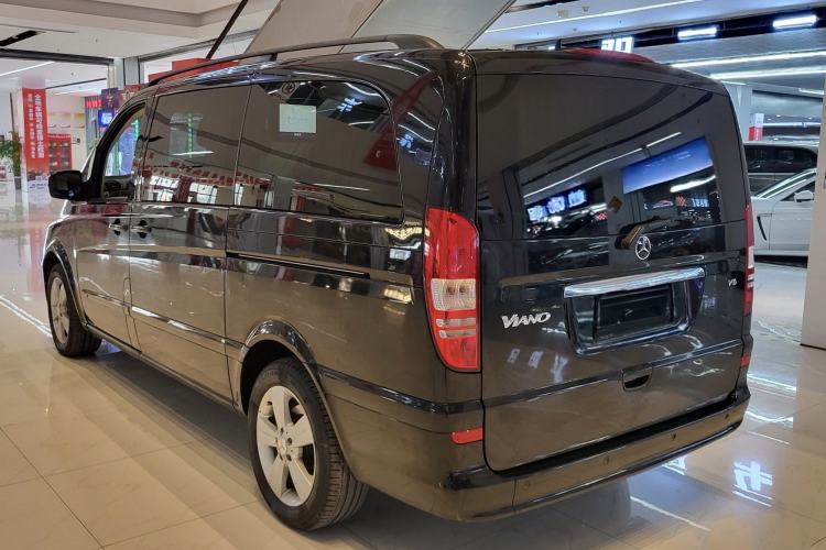 Used Mercedes-Benz Viano 2011 2.5L Navigator Edition Exterior 4