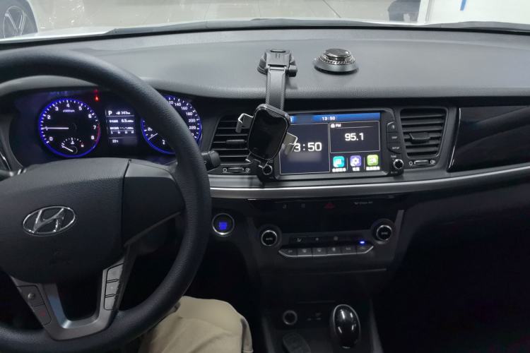 Used Hyundai Mistra 2017 1.8L Automatic Smart GLS China V Standard Center Console