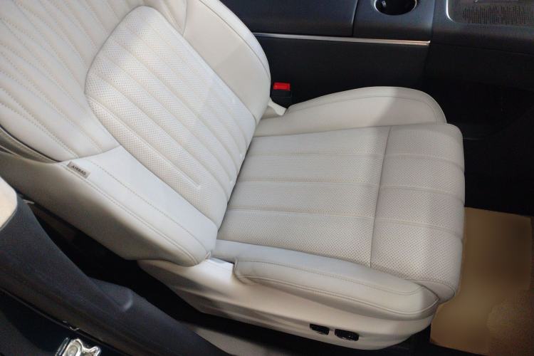 Used VOYAH Dream 2025 PHEV Four-Wheel-Drive Flagship Kunpeng Edition Right Front Seat