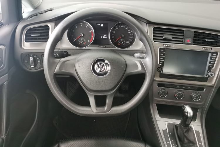 Used Volkswagen Golf 2016 1.6L Automatic Fashion Model Steering Wheel