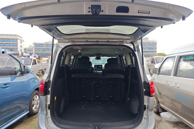 Used SAIC MAXUS G10 2024 2.0L Manual Multi-Function Travel Version CNG 7-Seater
