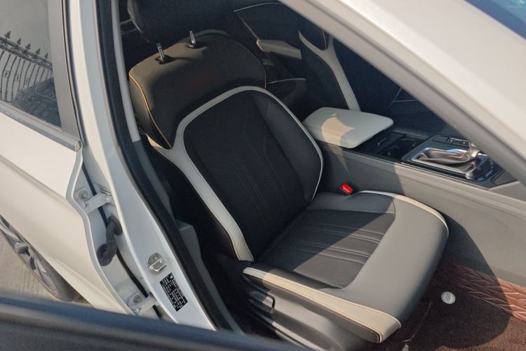 Used Baojun RC-6 2019 1.5T CVT 24-Hour Online Luxury Edition