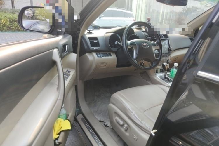 Used Toyota Highlander 2012 2.7L Two-Wheel Drive 7-Seater Luxury Edition
