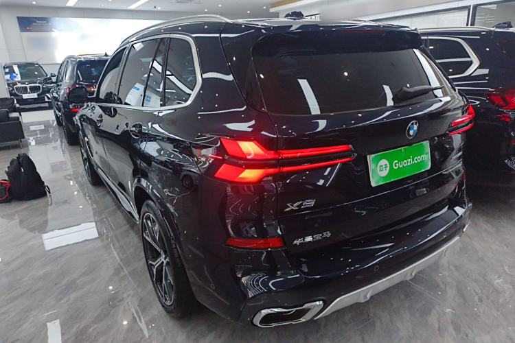 Used BMW X5 2023 xDrive 30Li Luxury M Sport Package Rear Left 45 Deg