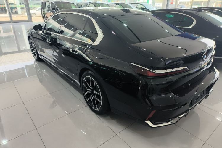 Used BMW 7 Series 2023 735Li M Sport Package Exterior 3
