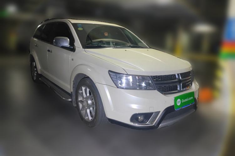 Used Dodge Journey 2013 2.4L Two-Wheel Drive Luxury Version Front Right 45 Deg
