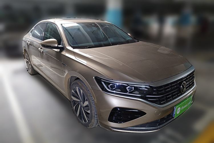 Used Volkswagen Passat 2022 330TSI Luxury Edition Front Right 45 Deg