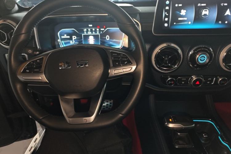 Used BAIC Off-Road BJ40 2023 2.0T Automatic Four-Wheel Drive Urban Hunter Edition Chivalrous Type Center Console