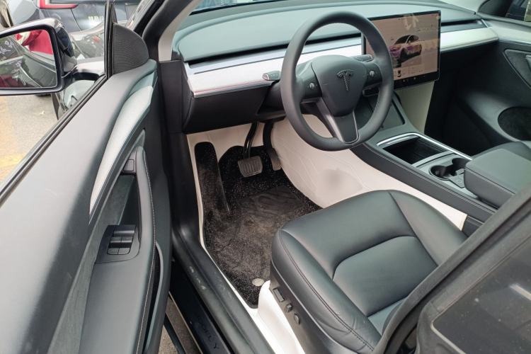 Used Tesla Model Y 2023 Rear-Wheel-Drive Version
