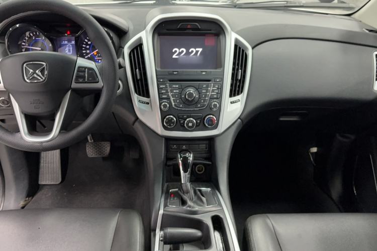 Used JMC Yusheng S350 2013 2.4T Automatic 4x4 Diesel Luxury 5-Seater Audio And AC Panel