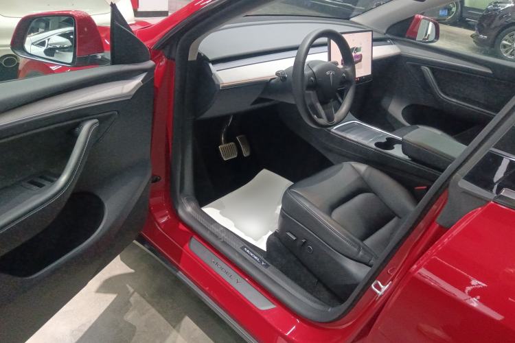 Used Tesla Model Y 2023 Long-Range All-Wheel-Drive Version
