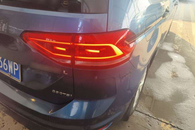 Used Volkswagen Touran 2018 Volkswagen Touran L 280TSI DSG Comfort Edition 7 Seats China VI Standard