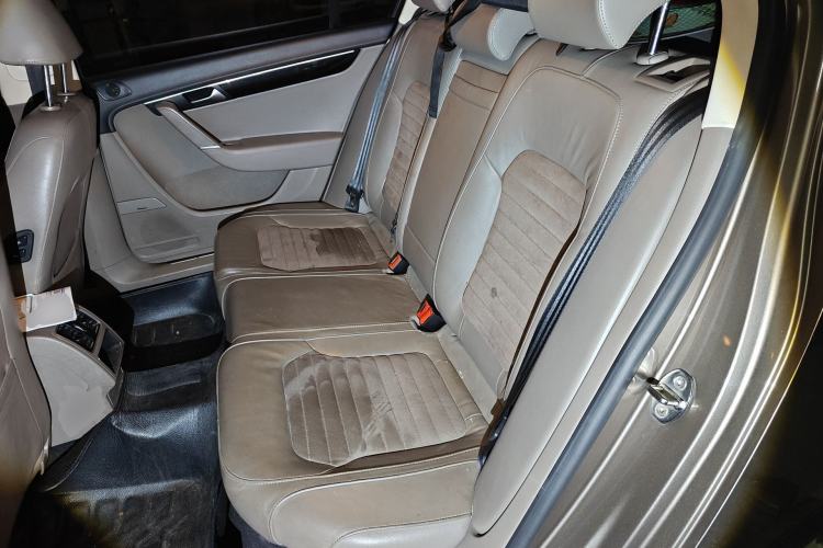 Used Volkswagen Magotan 2013 1.8TSI Luxury Model Left Rear Seat