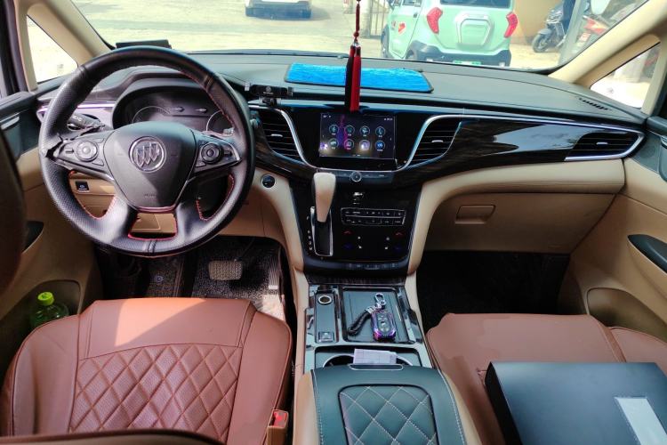 Used Buick GL8 2018 ES 28T Luxury Model China VI Standard Center Console